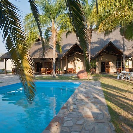 Oshakati Country Hotel Esterno foto