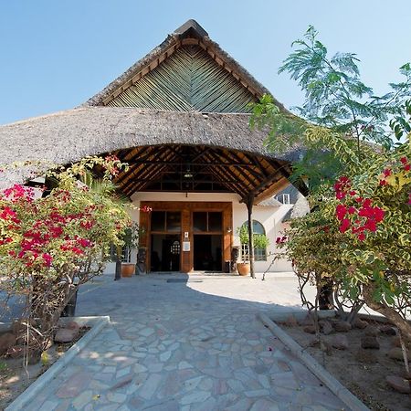 Oshakati Country Hotel Esterno foto