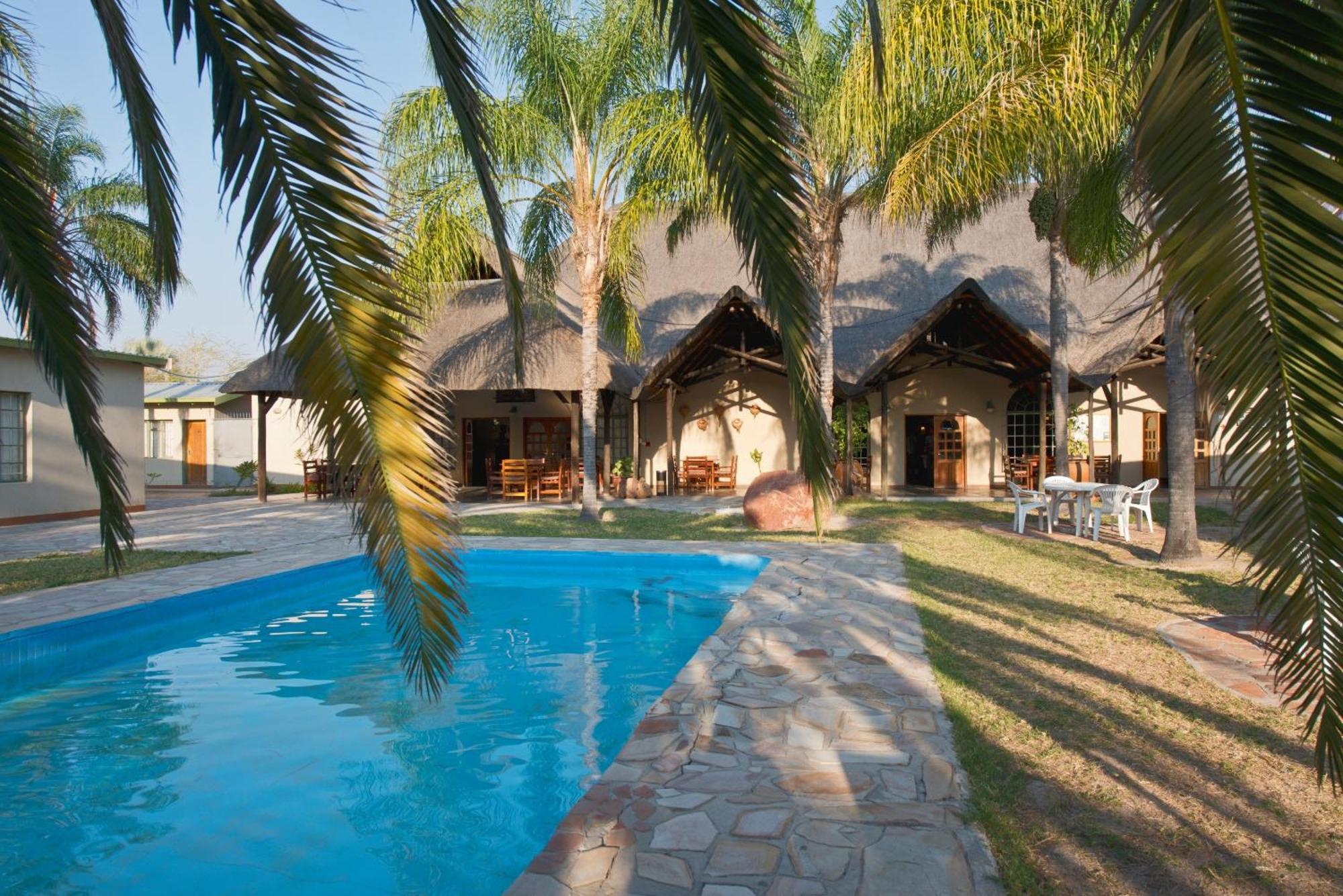 Oshakati Country Hotel Esterno foto