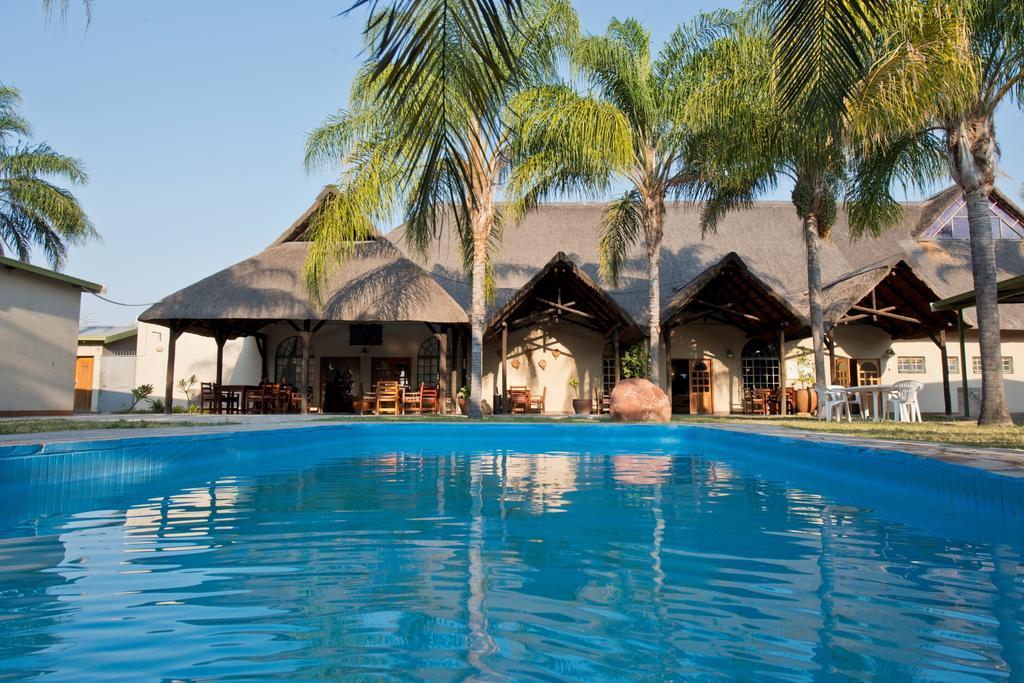 Oshakati Country Hotel Esterno foto