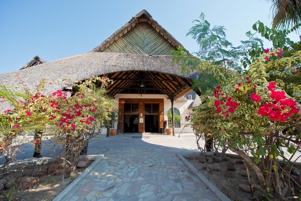 Oshakati Country Hotel Esterno foto