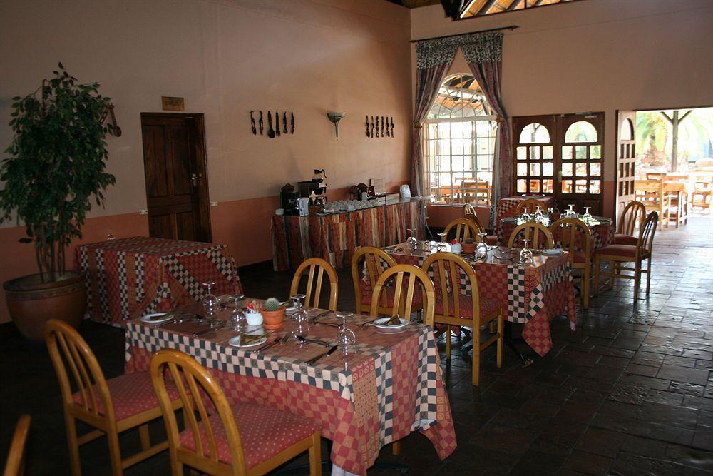 Oshakati Country Hotel Esterno foto