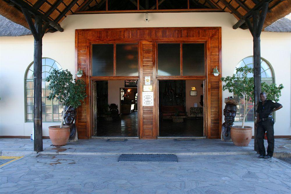 Oshakati Country Hotel Esterno foto