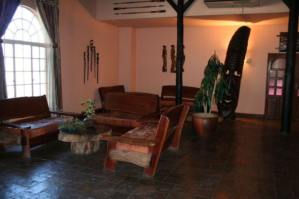 Oshakati Country Hotel Esterno foto