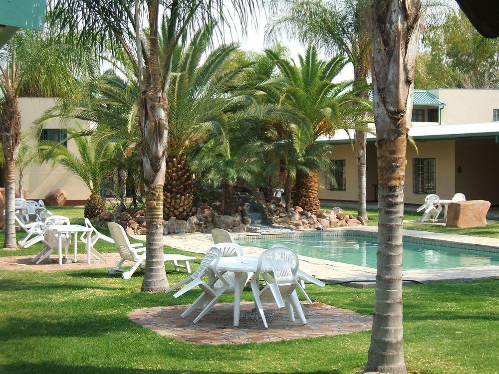 Oshakati Country Hotel Esterno foto