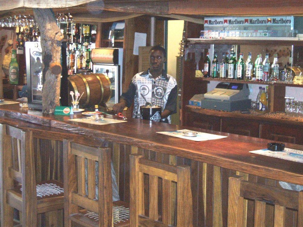 Oshakati Country Hotel Esterno foto